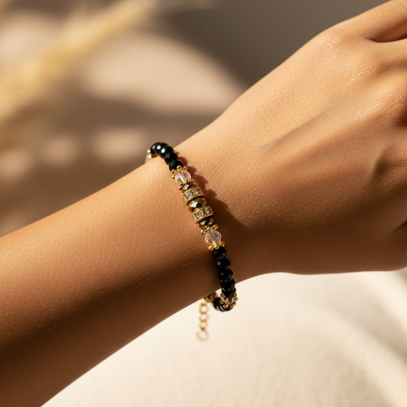 Bracelet on model natural